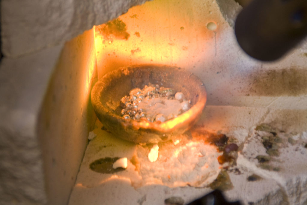 El fuego funde la granalla